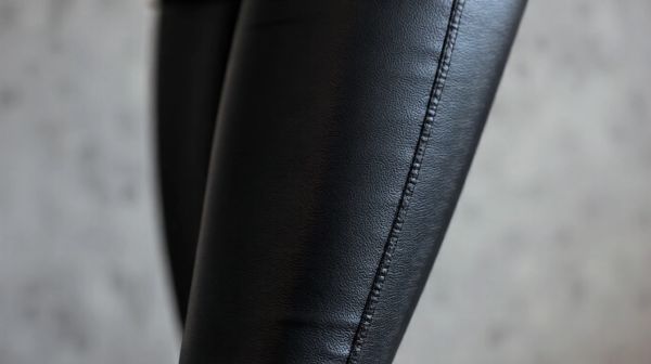Dévoilez le style moderne : Guide des leggings faux cuir